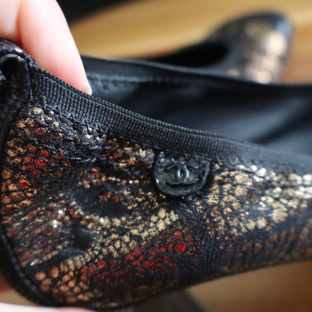 Chanel Black Gold Lace Stretch Spirit Heels Interlock CC Karl Collection US 9 40 - Picture 6 of 14